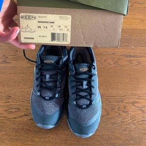 Brand new Keen Terradora.
